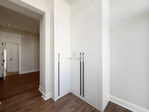 Apartamento T3 com 2 Suites, totalmente remodelado na Av. Almirante Reis, Lisboa