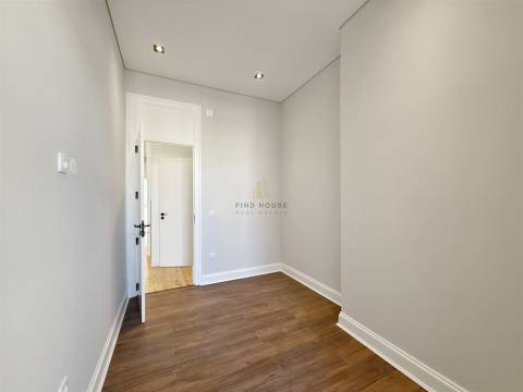 Apartamento T3 com 2 Suites, totalmente remodelado na Av. Almirante Reis, Lisboa