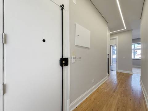 Apartamento T3 com 2 Suites, totalmente remodelado na Av. Almirante Reis, Lisboa