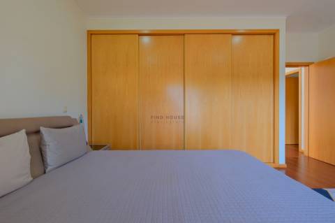 Vende-se Moradia Isolada T5, com amplo jardim, implantada em terreno com 1642m2 em Aguiar, Barcelos