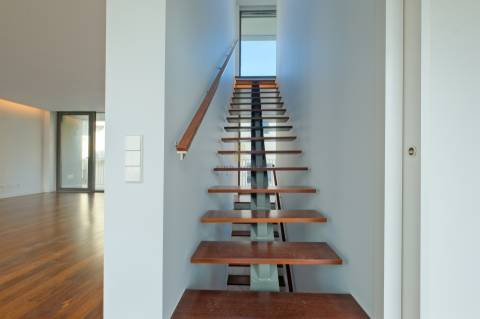 Moradia T3 com elevador privativo, garagem box e logradouro no centro de Ramalde, Porto