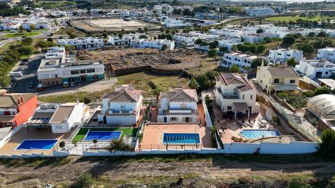 Moradia Independente T4 com garagem box e piscina na Quinta da Cerca, Castro Marim