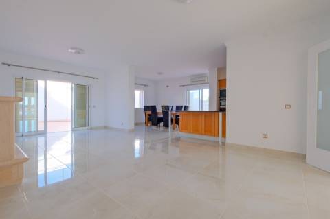 Moradia Independente T4 com garagem box e piscina na Quinta da Cerca, Castro Marim