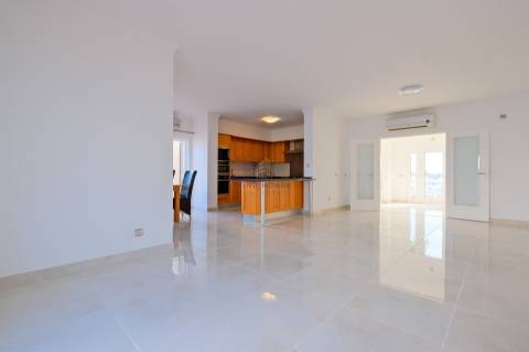 Moradia Independente T4 com garagem box e piscina na Quinta da Cerca, Castro Marim