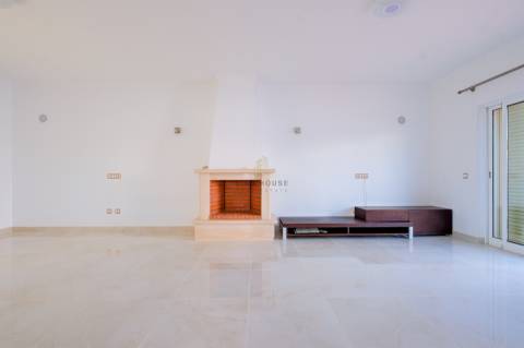 Moradia Independente T4 com garagem box e piscina na Quinta da Cerca, Castro Marim