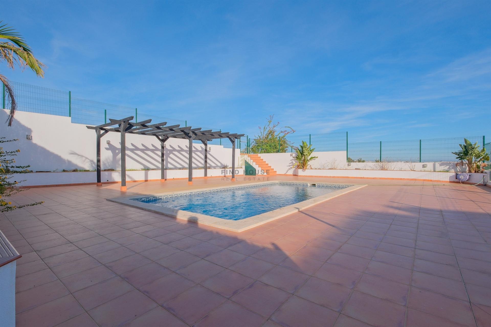 Moradia Independente T4 com garagem box e piscina na Quinta da Cerca, Castro Marim