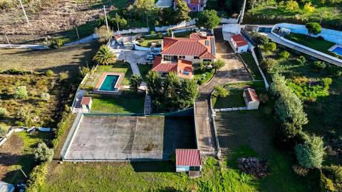 Moradia Isolada T4 com piscina, campo de ténis e logradouro em Cachoeiras, Vila Franca de Xira