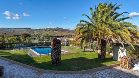 Moradia Isolada T4 com piscina, campo de ténis e logradouro em Cachoeiras, Vila Franca de Xira