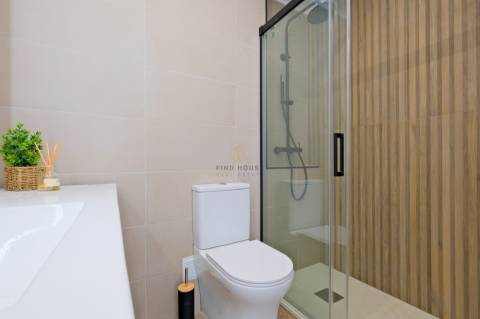 Apartamento T2 totalmente remodelado no centro de Almada