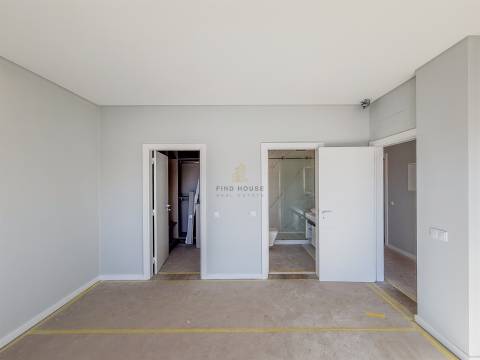 Vende-se Moradia T4 com jardim em Albarraque