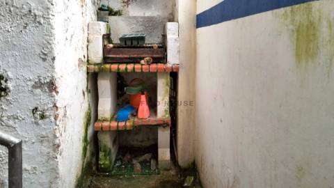 Vende-se Moradia T7 com 2 pisos e logradouro no Cadaval