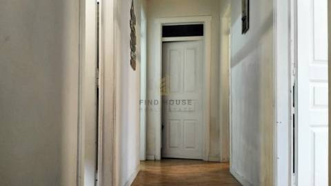 Vende-se Moradia T7 com 2 pisos e logradouro no Cadaval