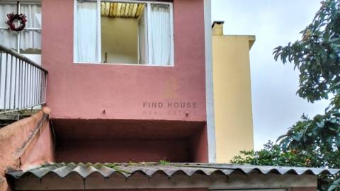 Vende-se Moradia T7 com 2 pisos e logradouro no Cadaval