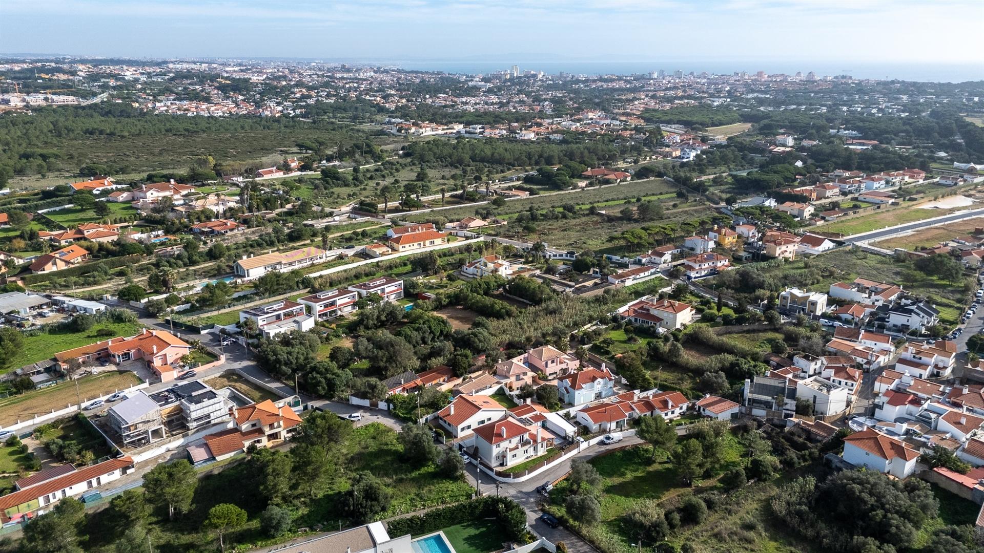 Terreno para construção com 1800m2 na Areia, Cascais