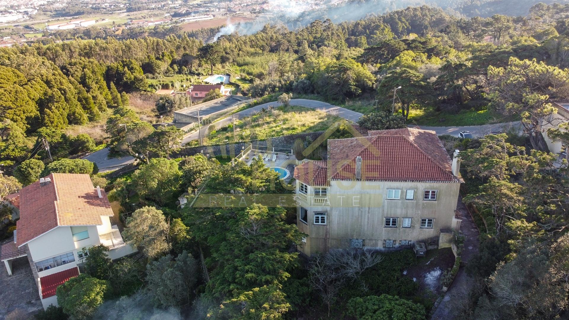 Vende-se Quinta com 13386m2 em São Pedro de Penaferrim, Sintra