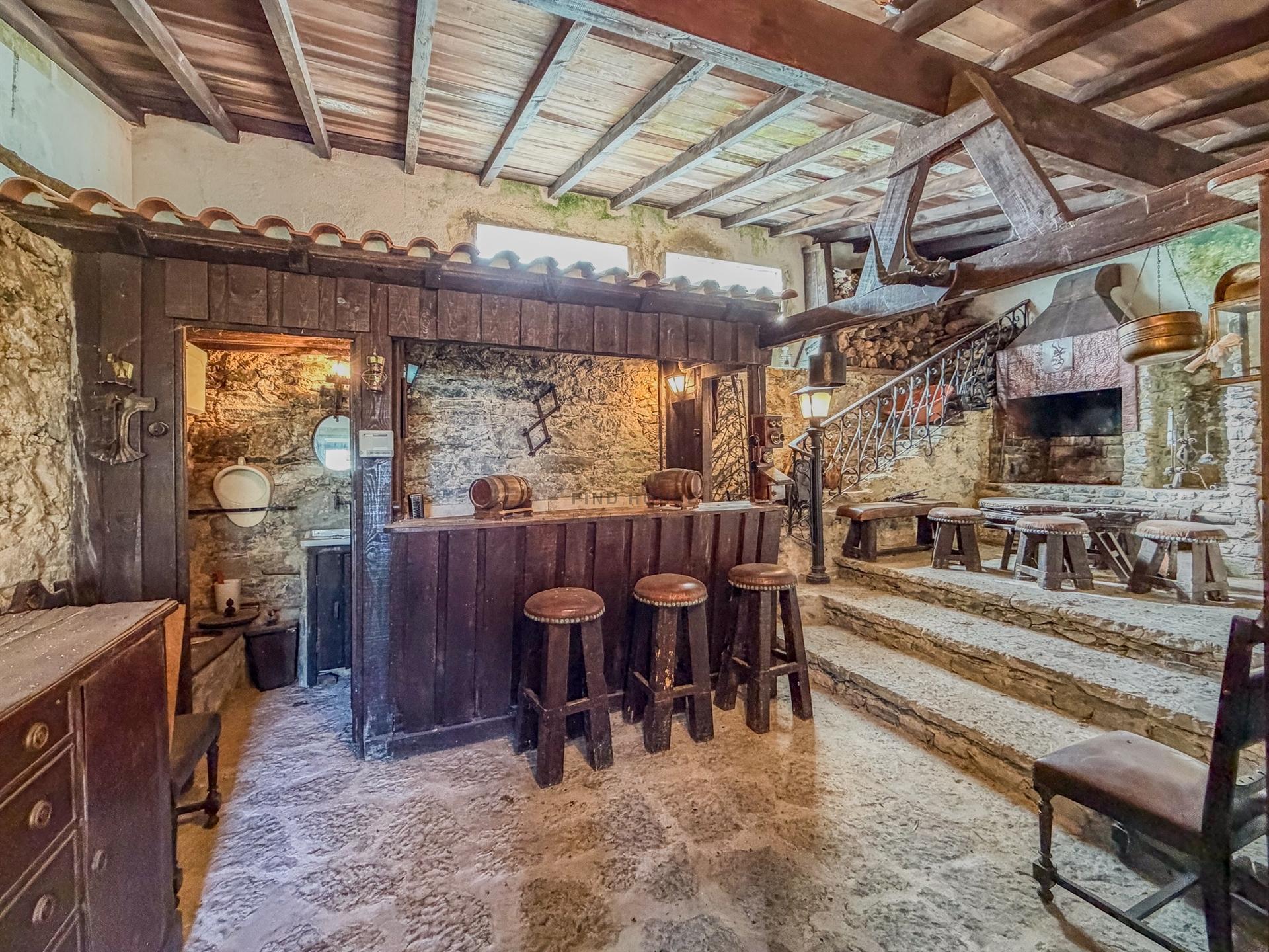 Vende-se Quinta com 13386m2 em São Pedro de Penaferrim, Sintra