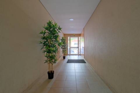 Arrenda-se T1 com garagem no Parque de São Domingos, em São Domingos de Rana