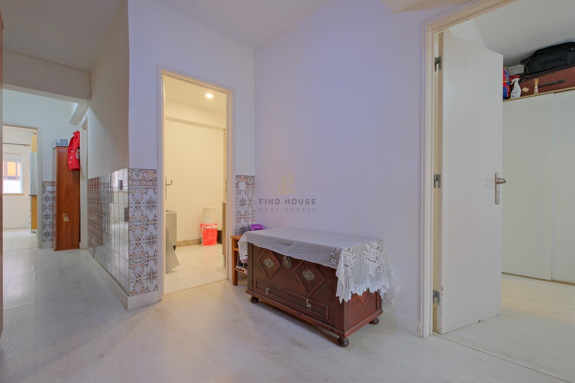 Vende-se apartamento T3 na Rinchoa, Rio de Mouro