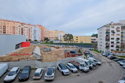 Vende-se apartamento T3 na Rinchoa, Rio de Mouro