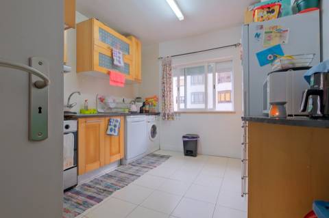 Vende-se apartamento T3 na Rinchoa, Rio de Mouro