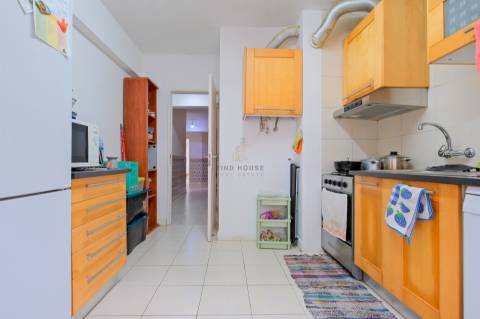 Vende-se apartamento T3 na Rinchoa, Rio de Mouro