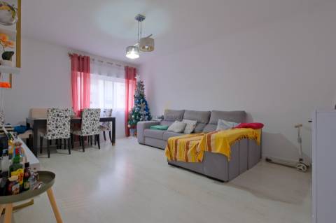 Vende-se apartamento T3 na Rinchoa, Rio de Mouro