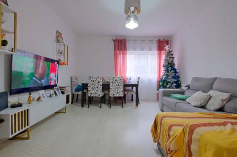 Vende-se apartamento T3 na Rinchoa, Rio de Mouro