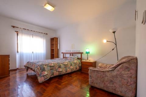 Arrenda-se apartamento T3 no centro de Queluz