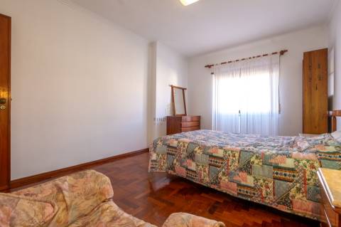 Arrenda-se apartamento T3 no centro de Queluz