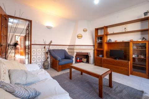 Arrenda-se apartamento T3 no centro de Queluz