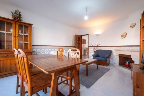 Arrenda-se apartamento T3 no centro de Queluz