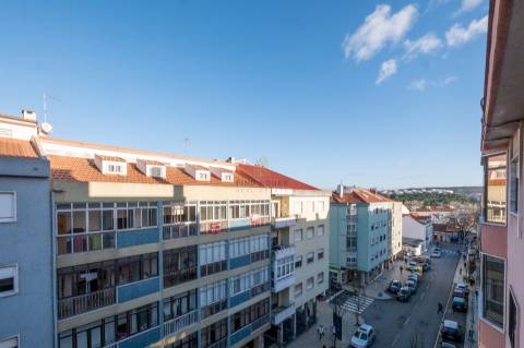 Arrenda-se apartamento T3 no centro de Queluz