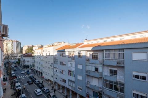 Arrenda-se apartamento T3 no centro de Queluz