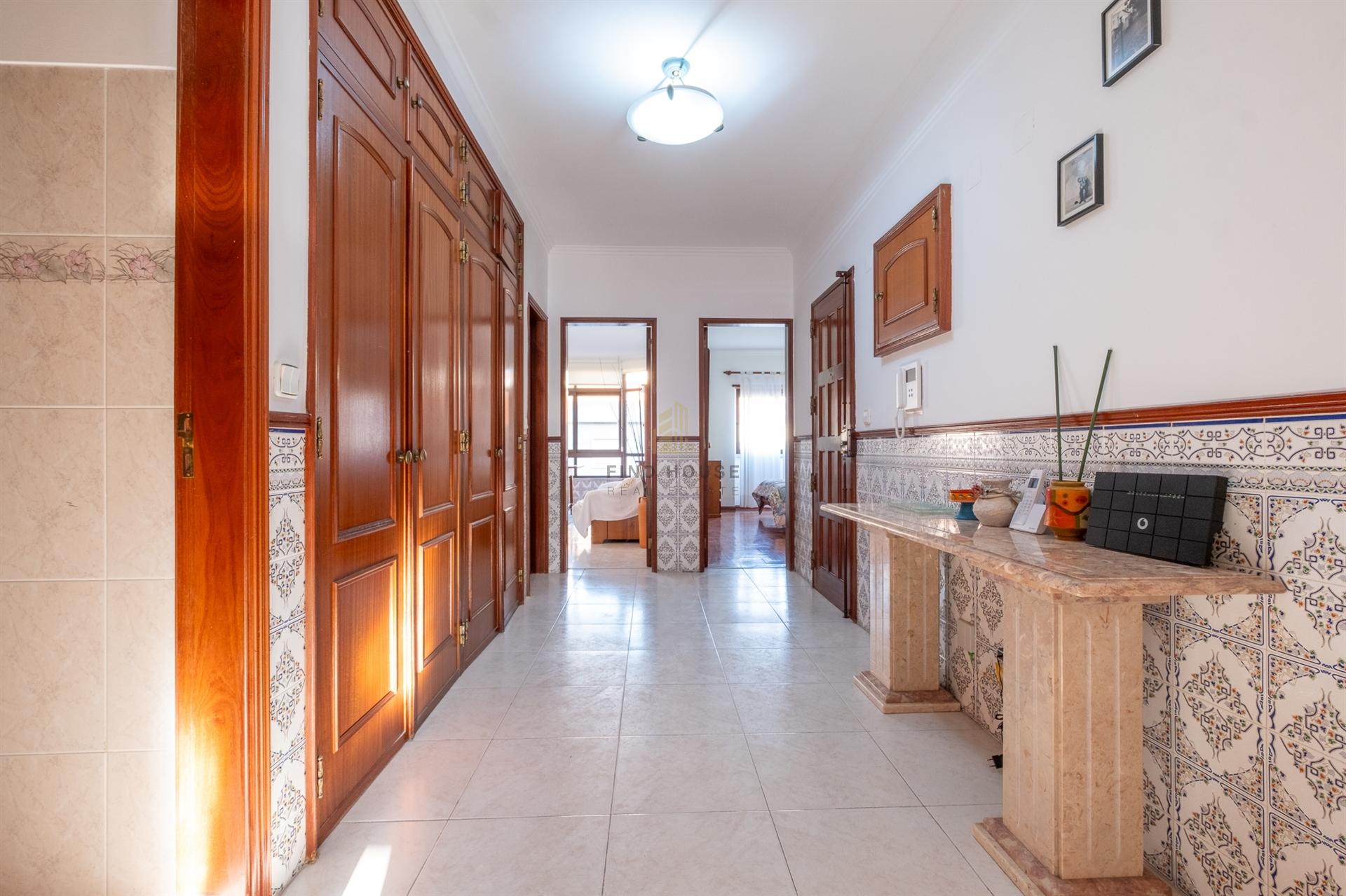 Arrenda-se apartamento T3 no centro de Queluz