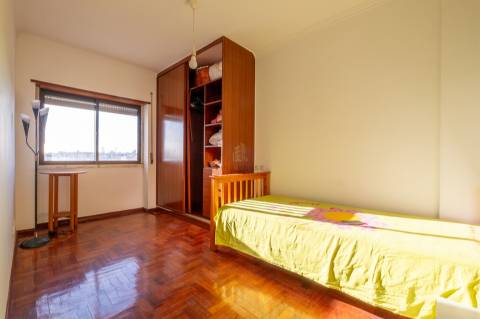 Arrenda-se apartamento T3 no centro de Queluz
