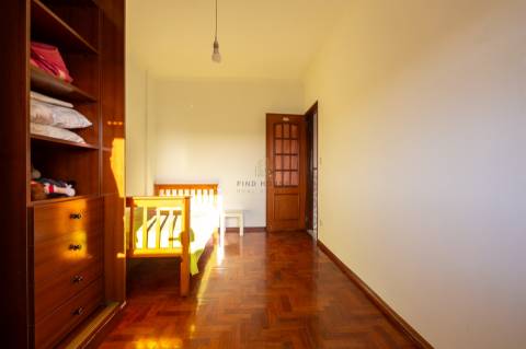 Arrenda-se apartamento T3 no centro de Queluz