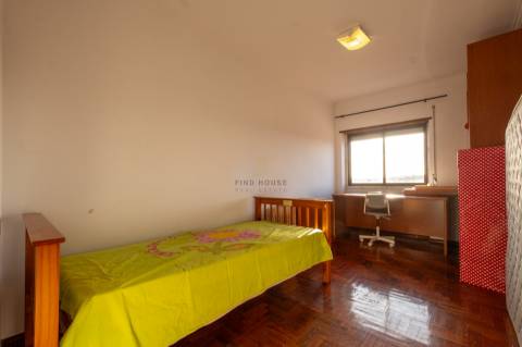 Arrenda-se apartamento T3 no centro de Queluz