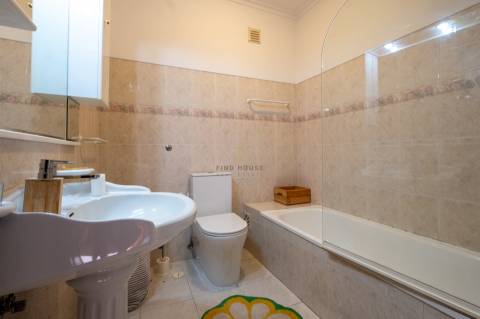 Arrenda-se apartamento T3 no centro de Queluz