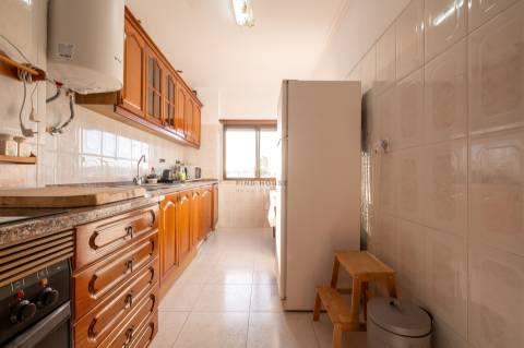 Arrenda-se apartamento T3 no centro de Queluz