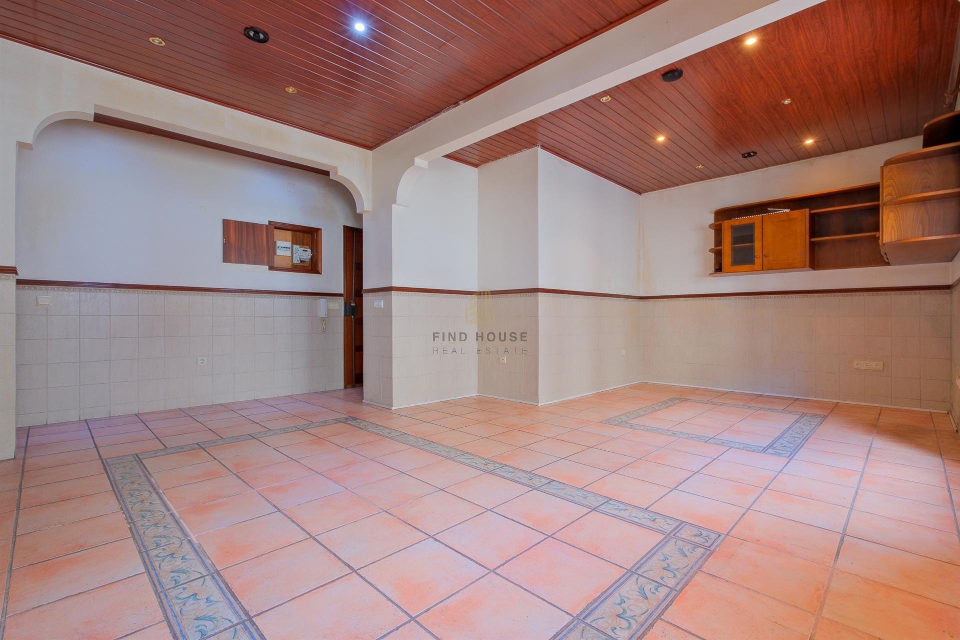 Vende-se Apartamento T3 no centro do Barreiro