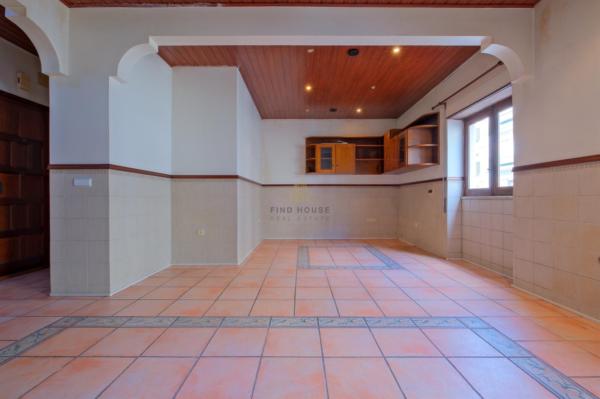 Vende-se Apartamento T3 no centro do Barreiro