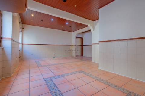 Vende-se Apartamento T3 no centro do Barreiro