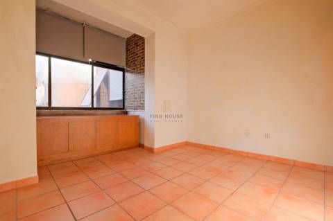 Vende-se Apartamento T3 no centro do Barreiro