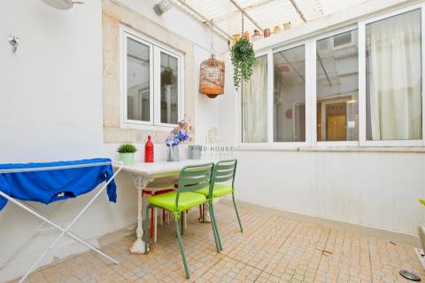 Apartamento T2 com licença para A.L. no centro de Lisboa