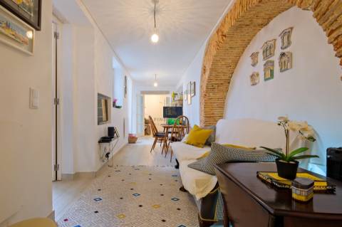 Apartamento T2 com licença para A.L. no centro de Lisboa