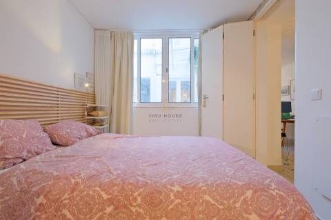 Apartamento T2 com licença para A.L. no centro de Lisboa