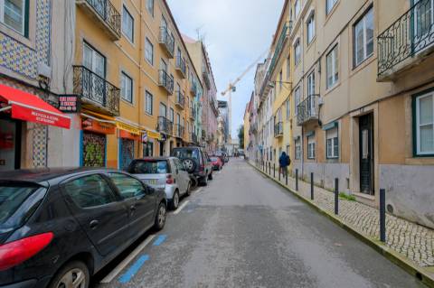 Apartamento T2 com licença para A.L. no centro de Lisboa