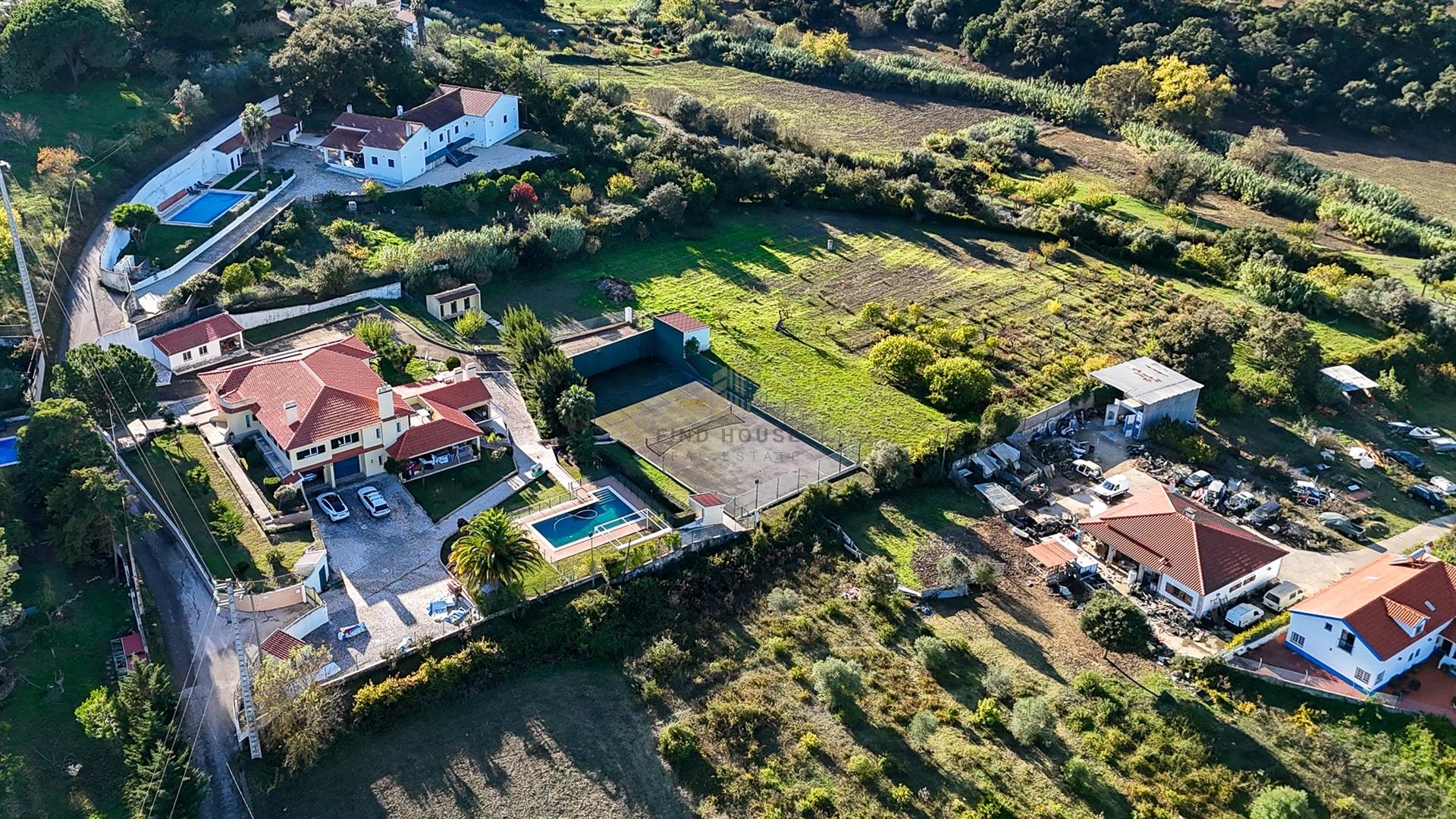 Moradia Isolada T4 com piscina, campo de ténis e logradouro em Cachoeiras, Vila Franca de Xira