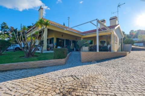 Moradia Isolada T4 com piscina, campo de ténis e logradouro em Cachoeiras, Vila Franca de Xira