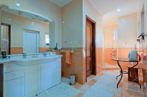 Moradia Isolada T4 com piscina, campo de ténis e logradouro em Cachoeiras, Vila Franca de Xira